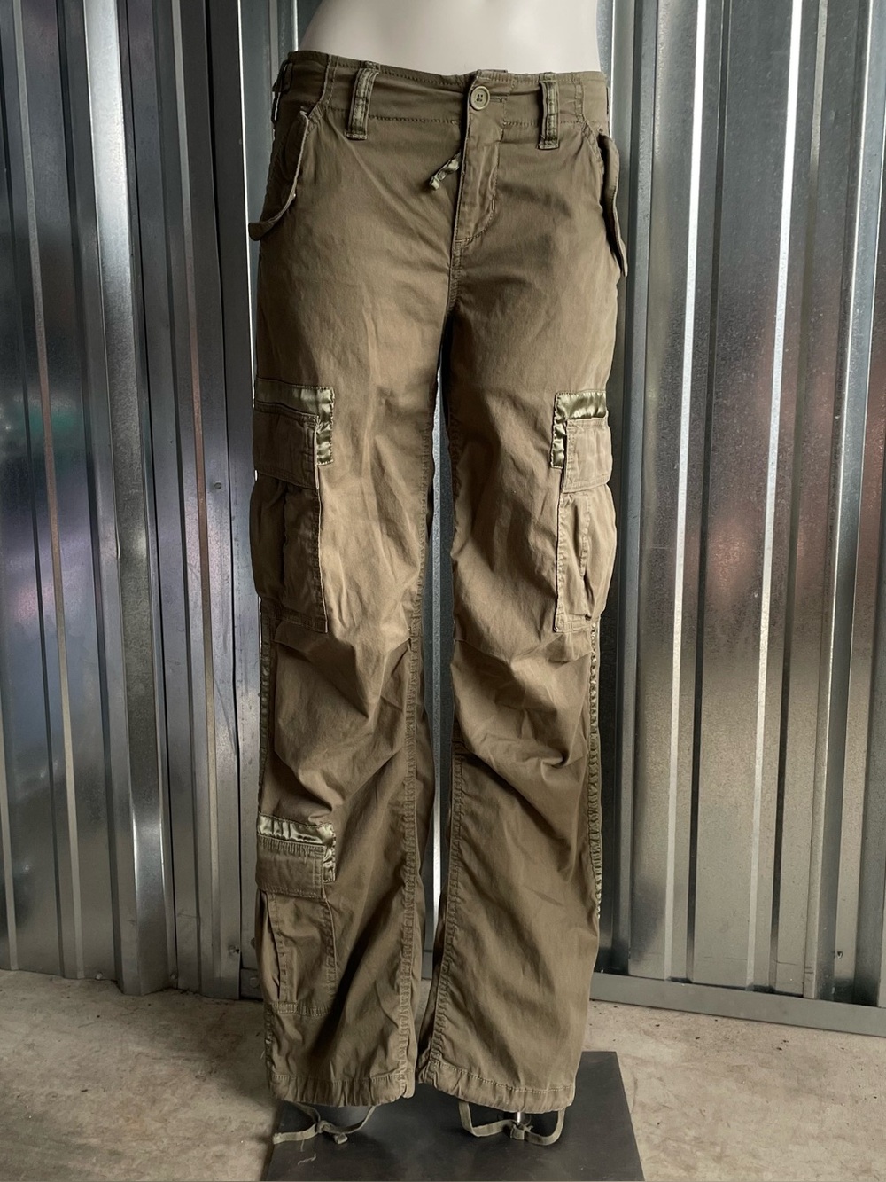 Y2K Abercrombie & Fitch Cargo Pants Size 25 Olive Utility Parachute Wide Leg